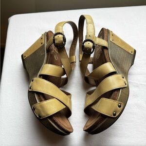 Dansko Frida Leather Wedge Sandals. Adjustable buckle closures Size 38 USA 7.5-8